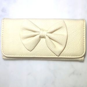 Wallet / Clutch / Bow Wallet